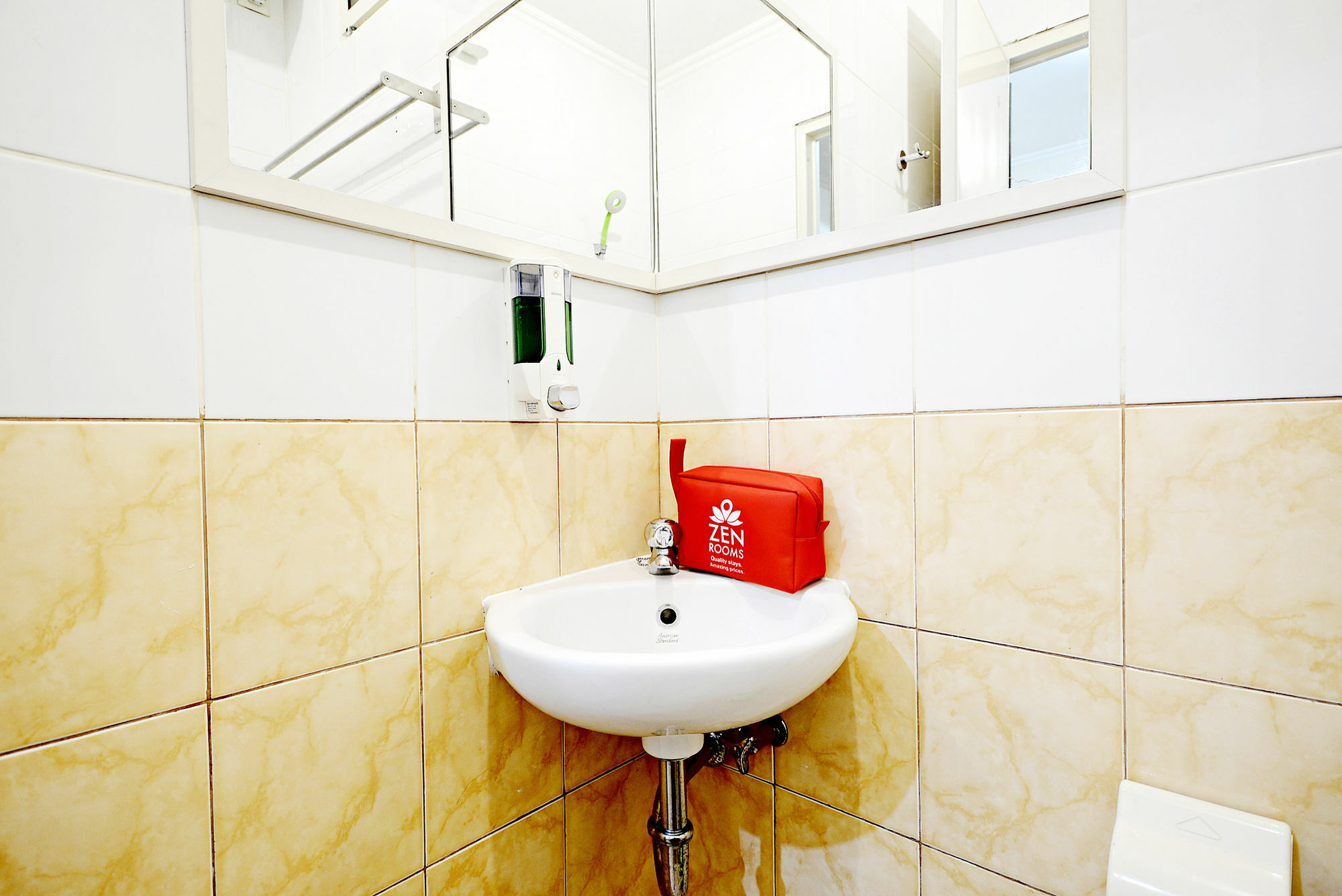 Zen Rooms Cideng Barat จาการ์ตา ภายนอก รูปภาพ